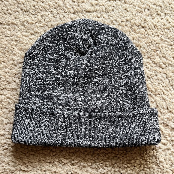 re-inc Beanie (BW Collection) - Picture 2 of 3